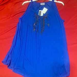 Long sleeveless shirt